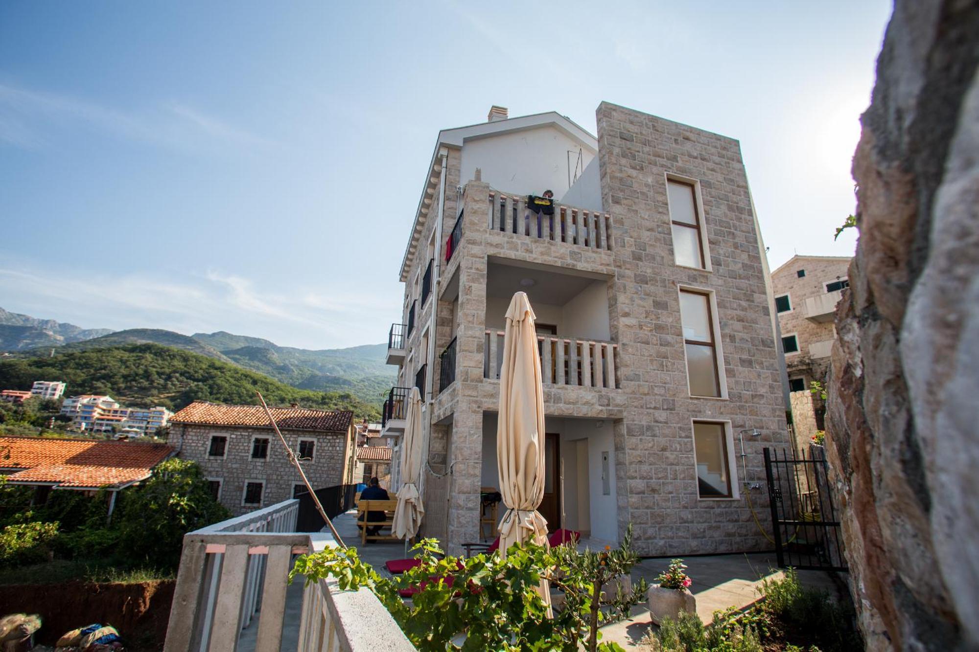 Mima Apartments Sveti Stefan Eksteriør billede